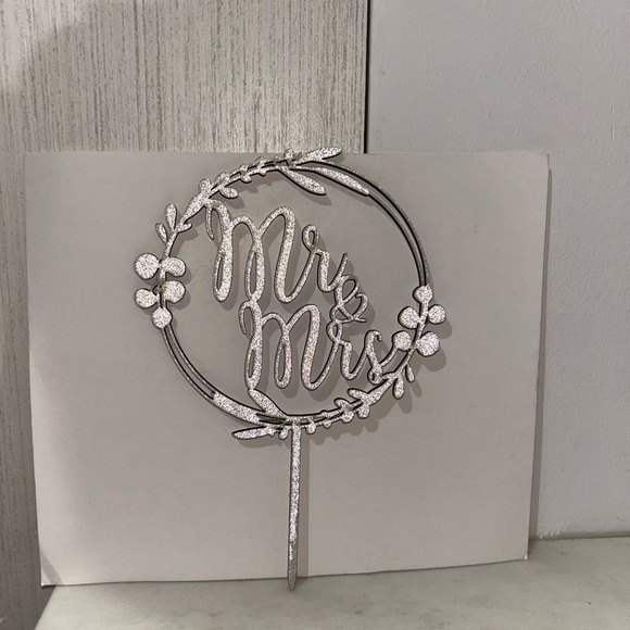 Mr & Mrs Wedding Cake Topper - Picture 1 of 1